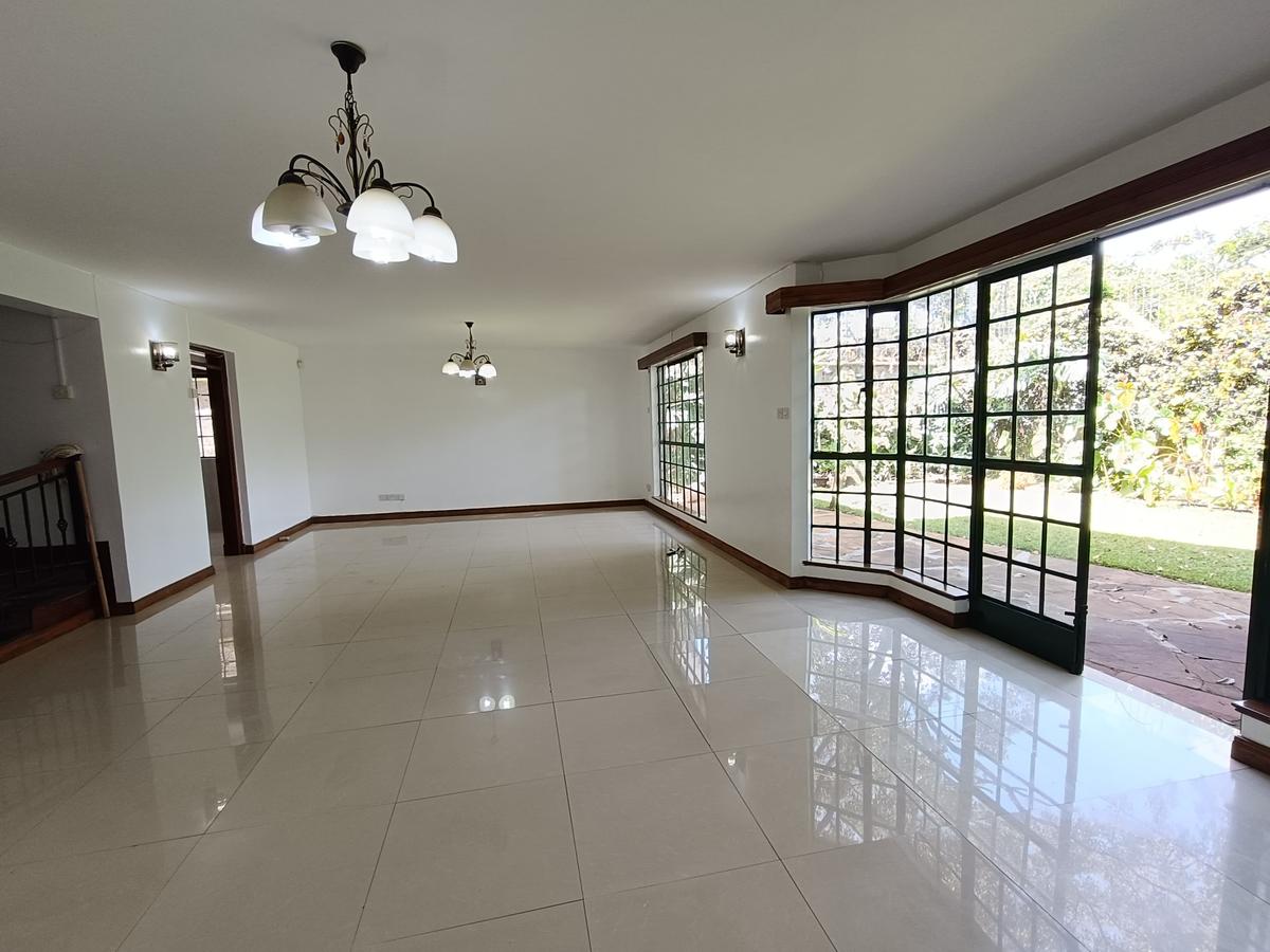 5 Bed Townhouse with En Suite in Spring Valley - 3