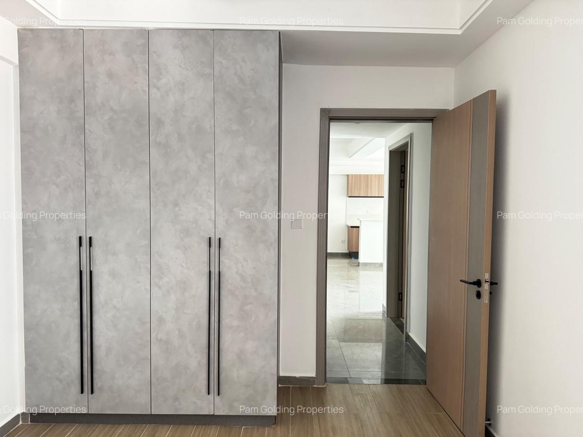 2 Bed Apartment with En Suite in Riverside - 11