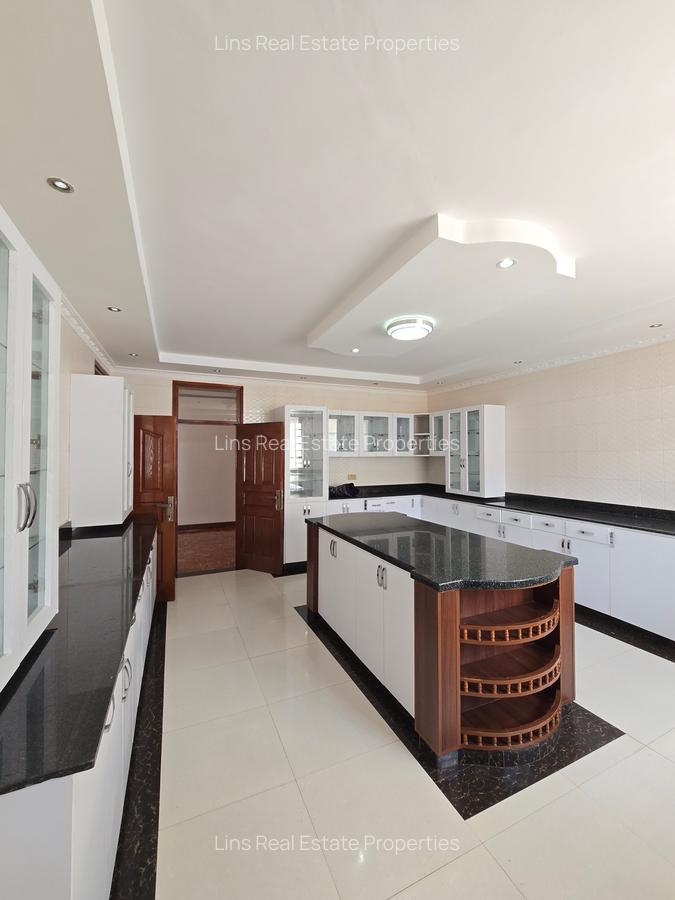 5 Bed House with En Suite in Runda - 5