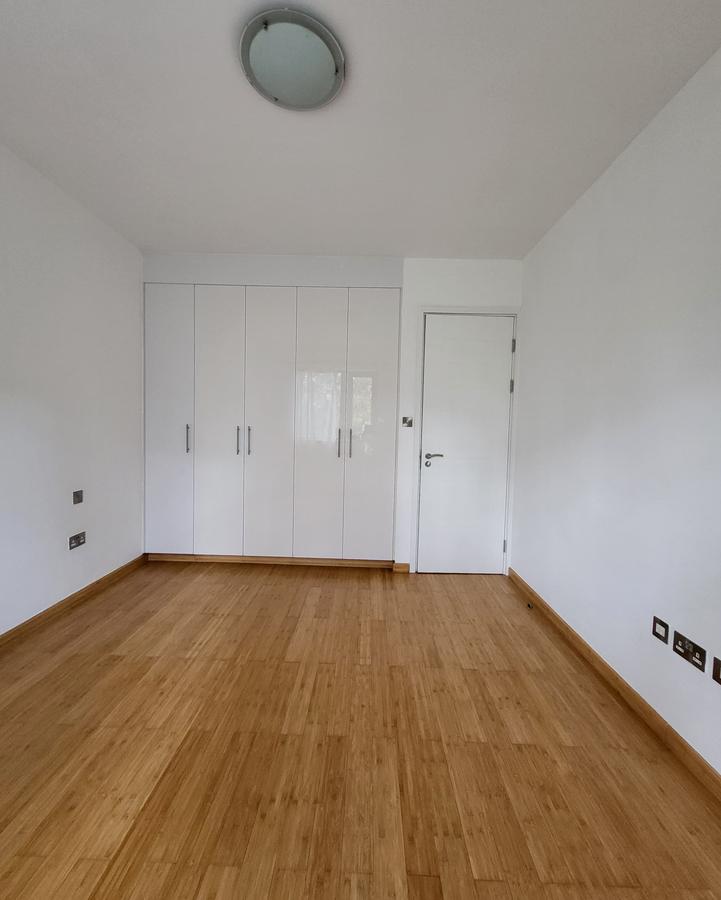 4 Bed Villa with Swimming Pool in Garden Estate - 14