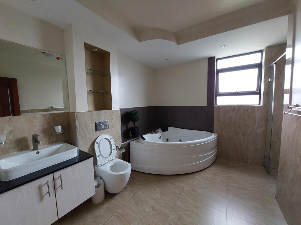 3 Bed Apartment with En Suite at Riverside Drive - 4