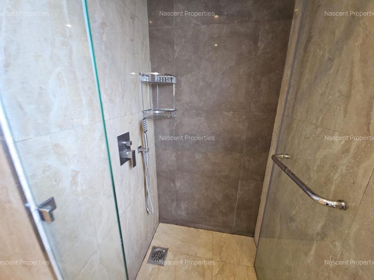 3 Bed Apartment with En Suite in Riverside - 12