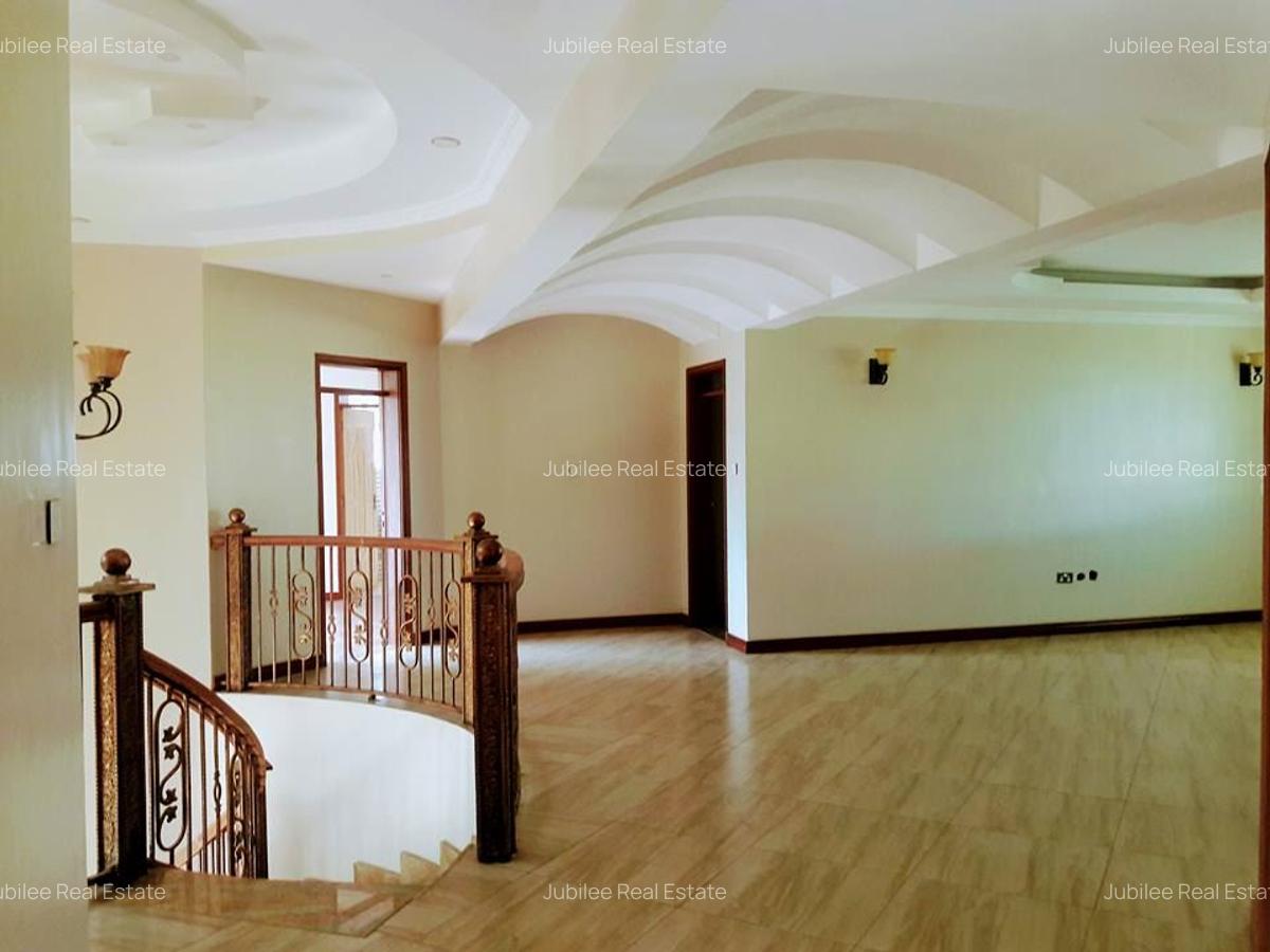 7 Bed House with En Suite in Runda - 15