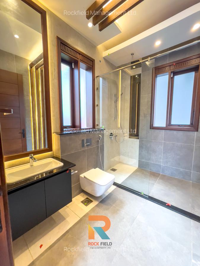 4 Bed House with En Suite in Runda - 9