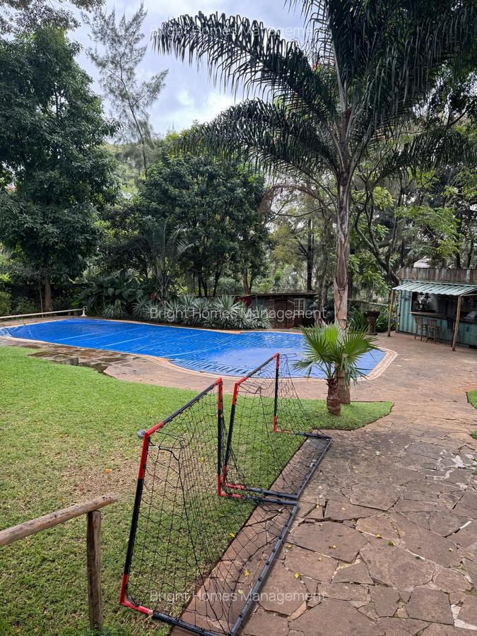 5 Bed House with En Suite in Lavington - 9