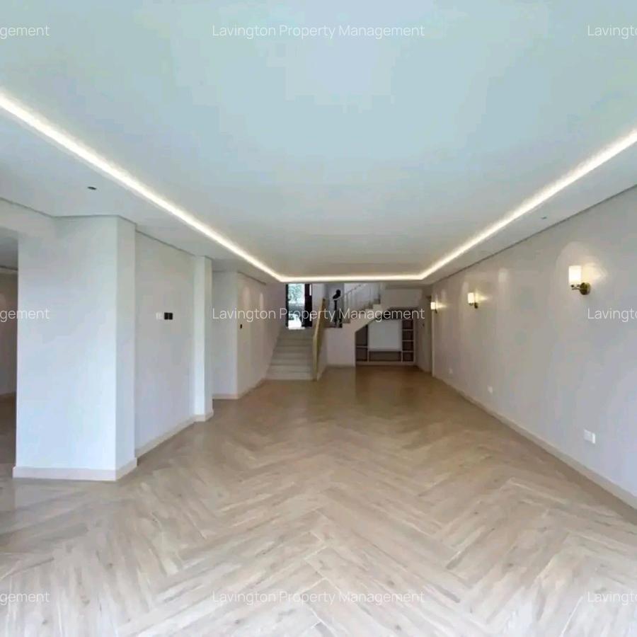 5 Bed House with En Suite at Lavington Green - 4