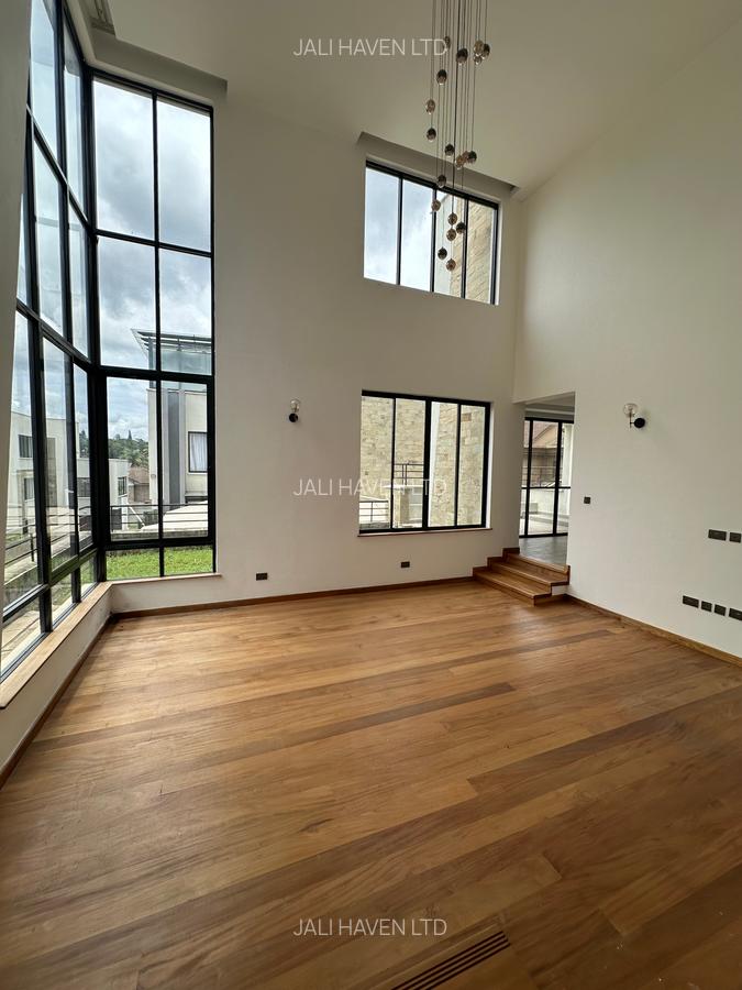 5 Bed Villa with En Suite in Lavington - 3