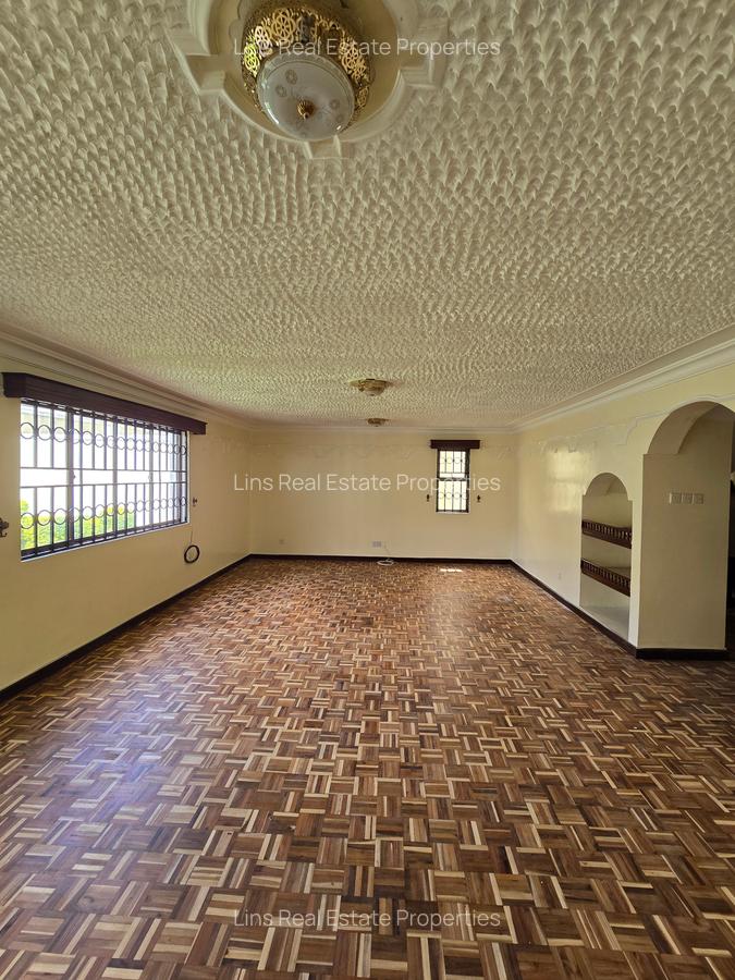 4 Bed Townhouse with En Suite in Lavington - 3