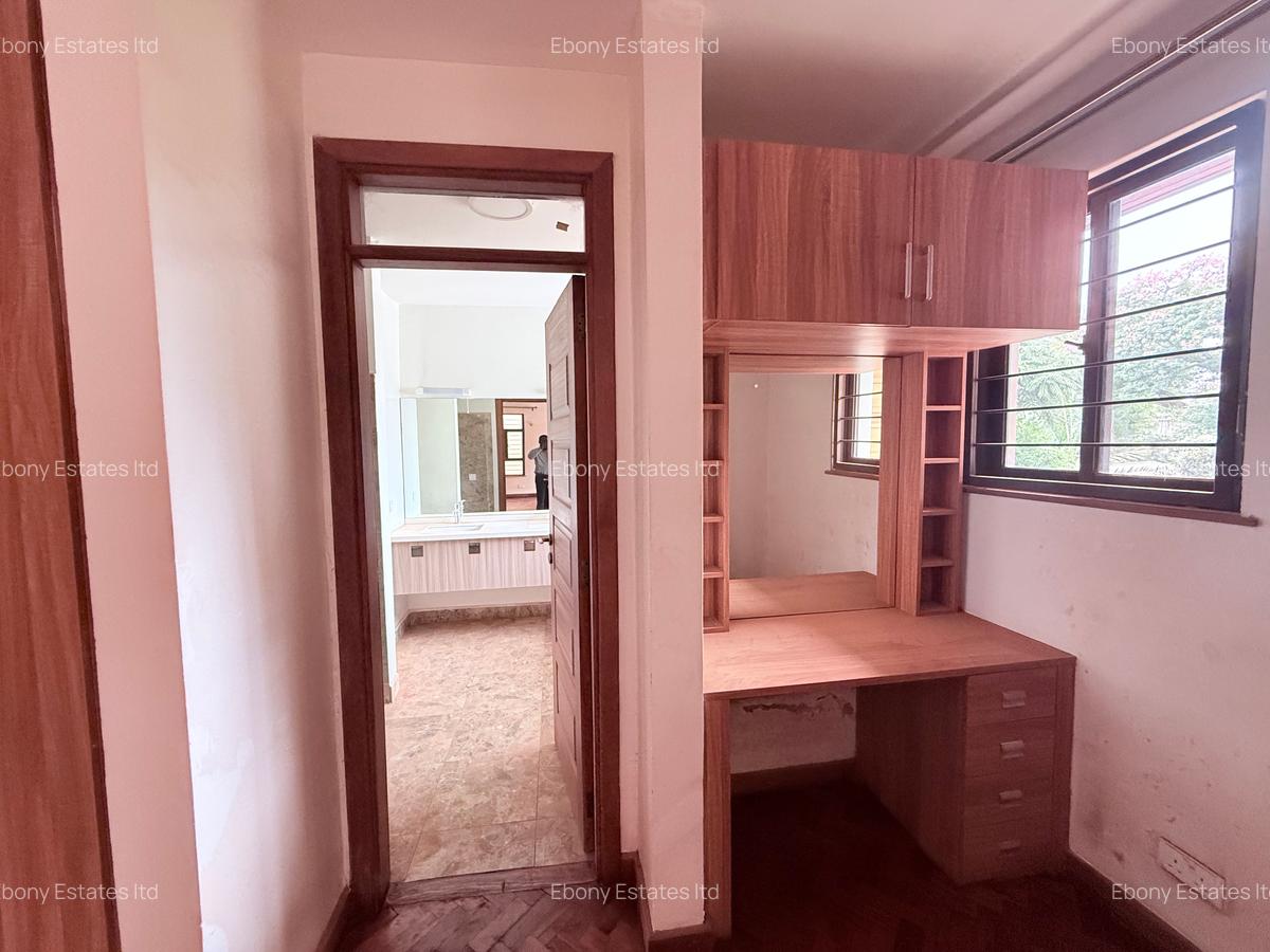 5 Bed Townhouse with En Suite in Lavington - 9