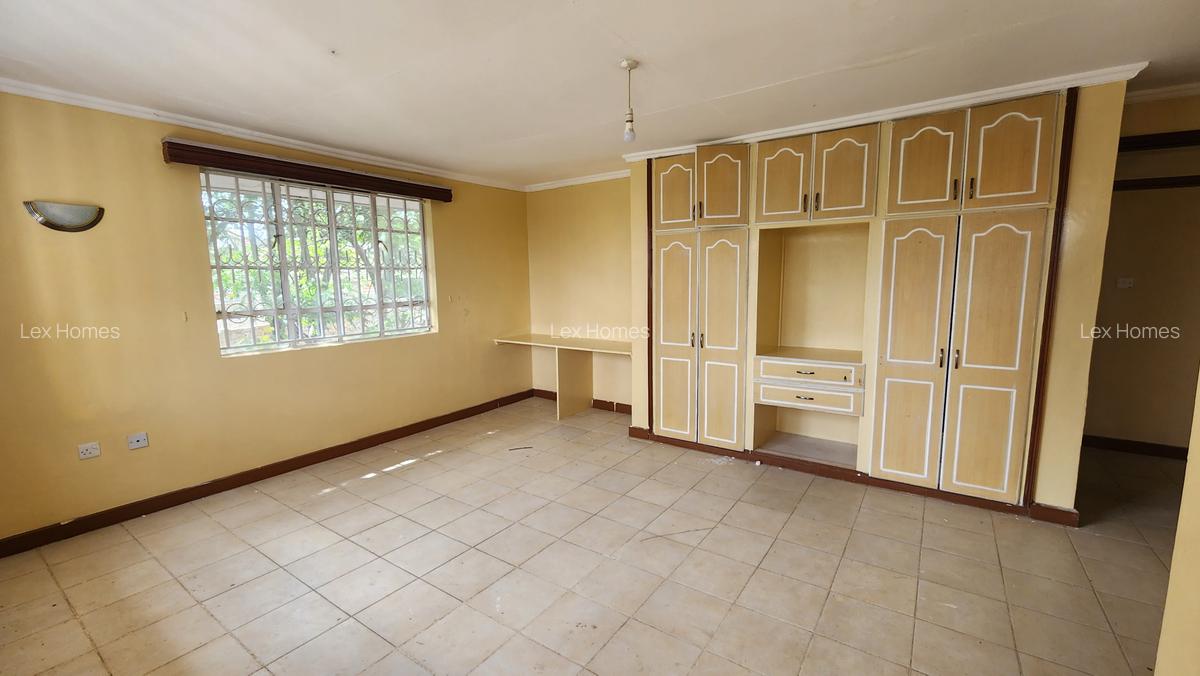 4 Bed House with En Suite at Rimpa Road - 10