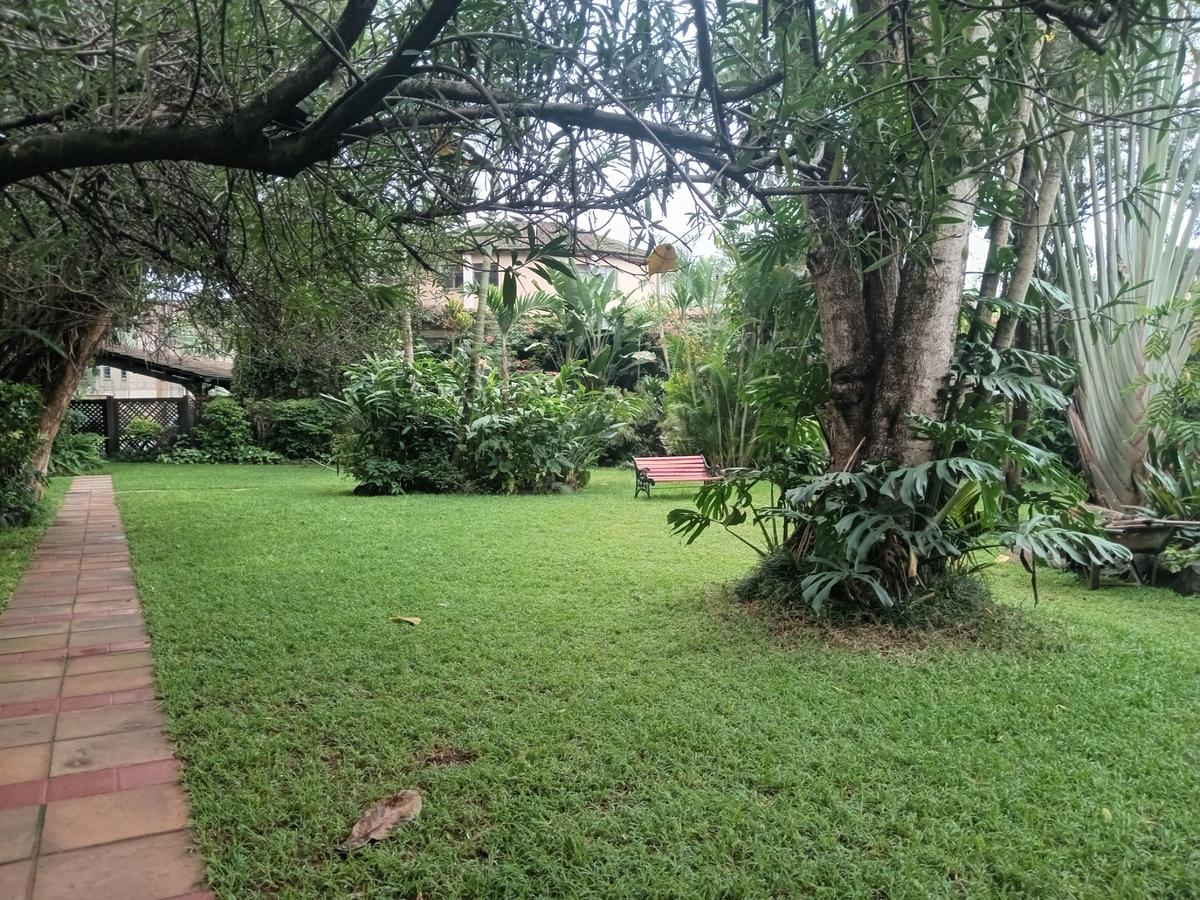 Serviced 3 Bed Apartment with En Suite in Kilimani - 10