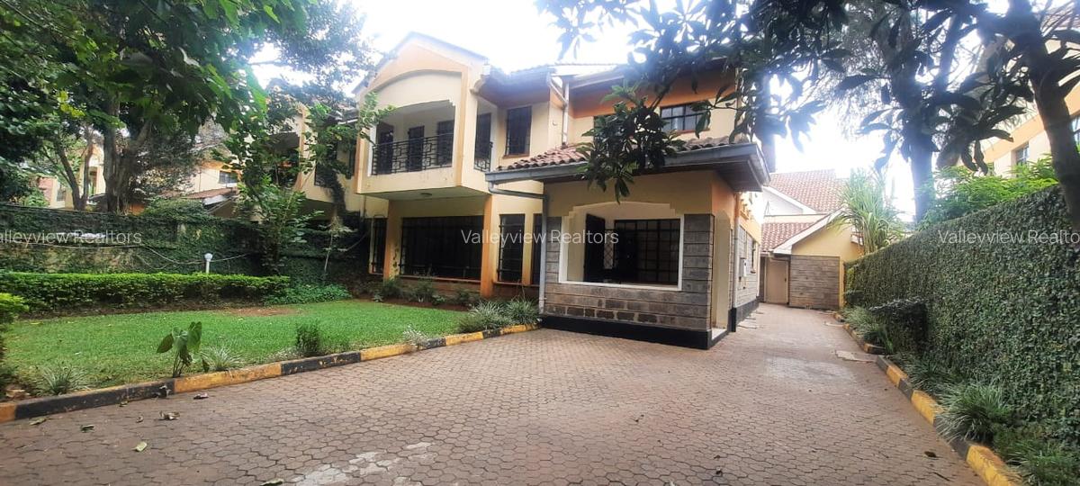 4 Bed Townhouse with En Suite at Lavington - 9