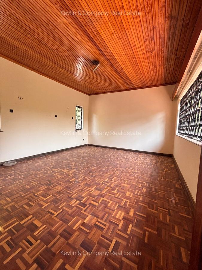 4 Bed House with Garden in Riverside - 2