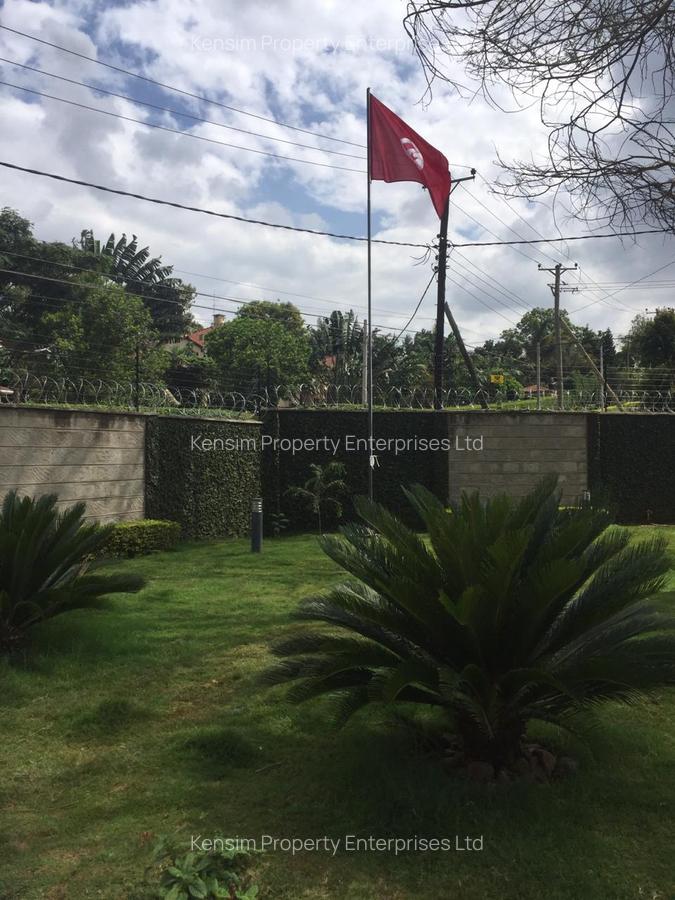 5 Bed House with En Suite in Runda - 2