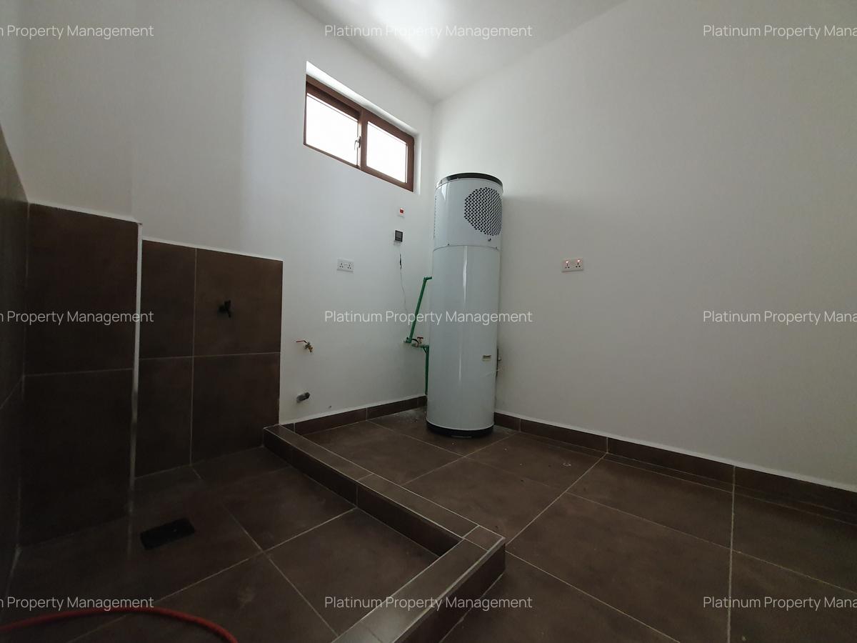 3 Bed Apartment with En Suite in Parklands - 7