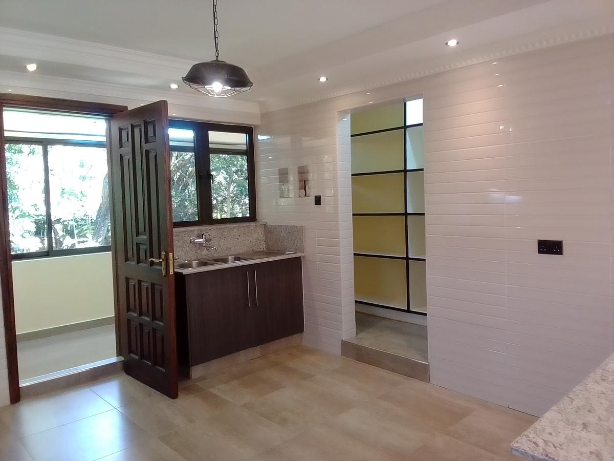 5 Bed Townhouse with En Suite in Lavington - 10