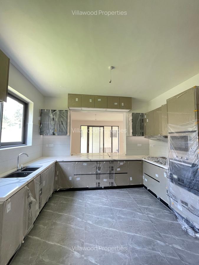 6 Bed Villa with En Suite in Lavington - 4