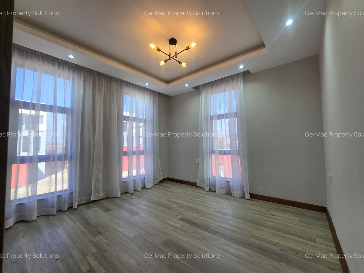 4 Bed House with En Suite in Membley - 8