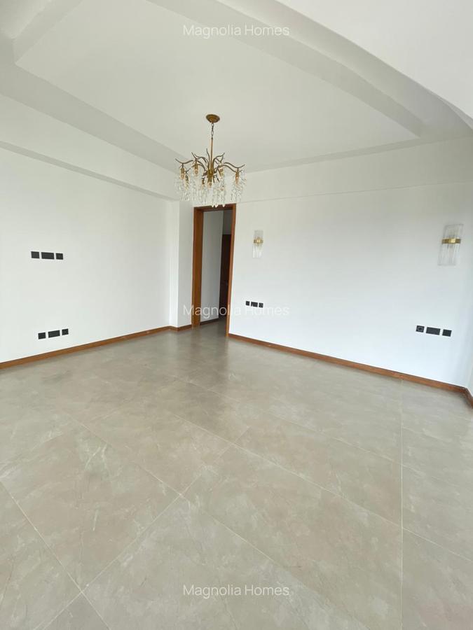 4 Bed Apartment in Riverside - 7