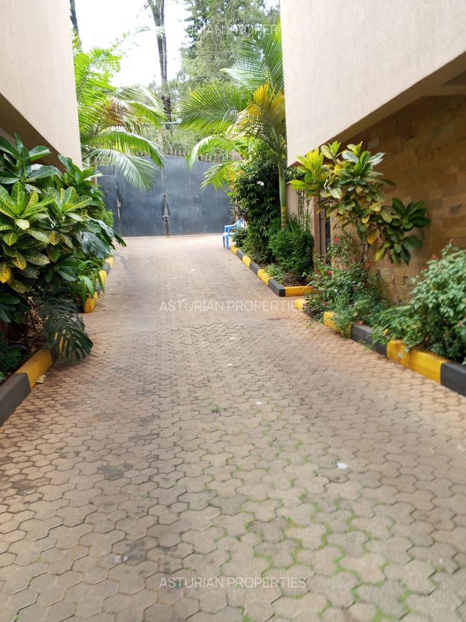 4 Bed Townhouse with En Suite in Lavington - 10