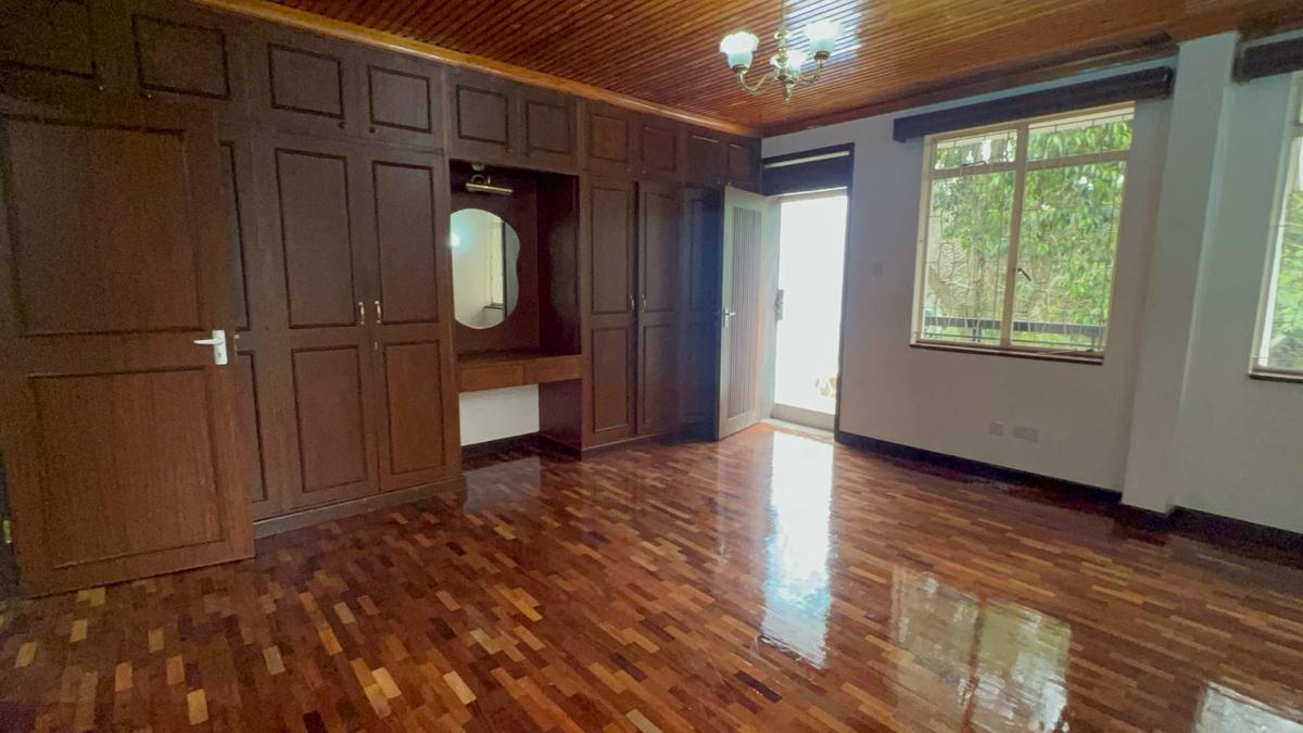 5 Bed House with En Suite in Runda - 9