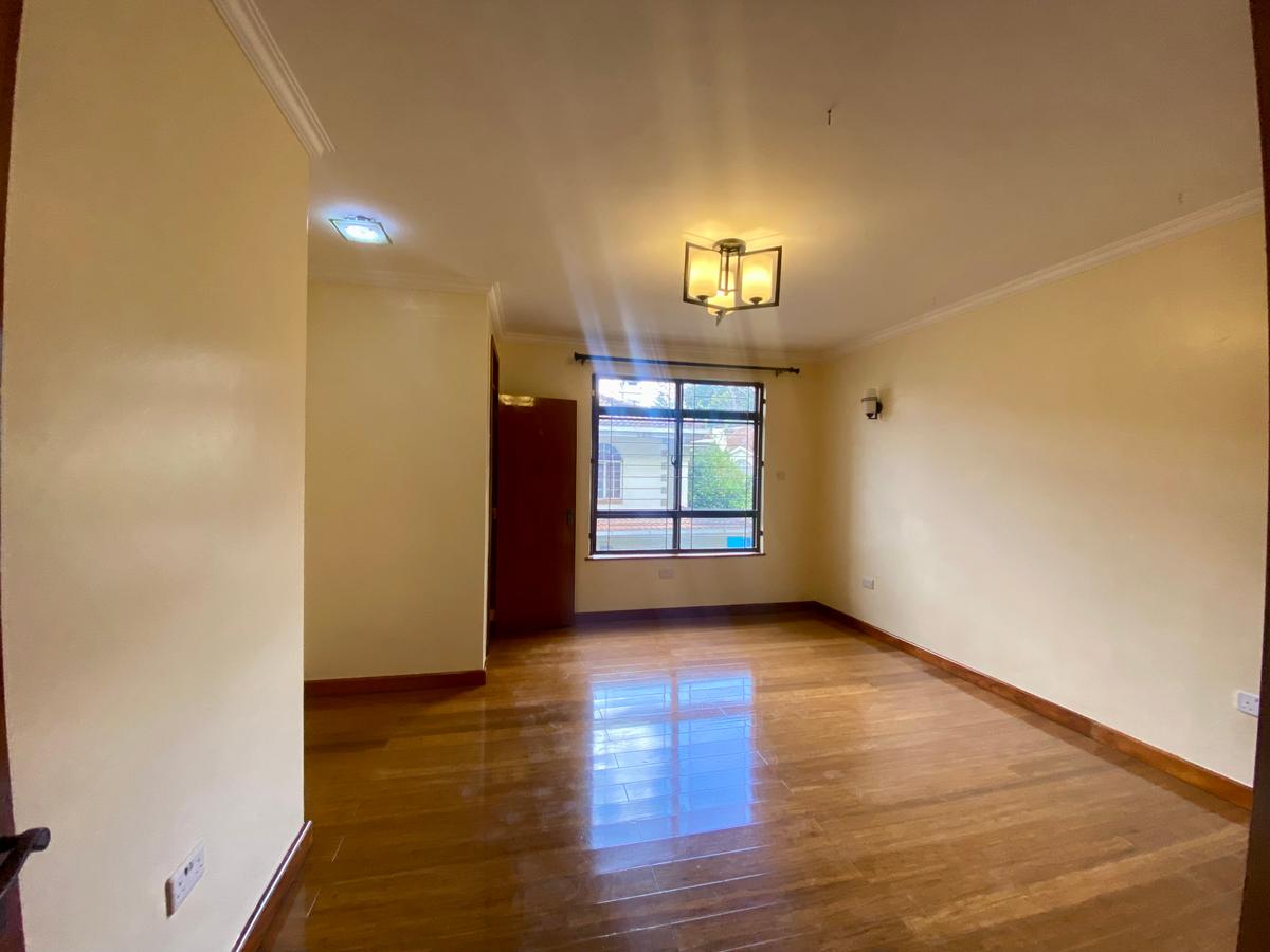 5 Bed Townhouse with En Suite in Lavington - 10