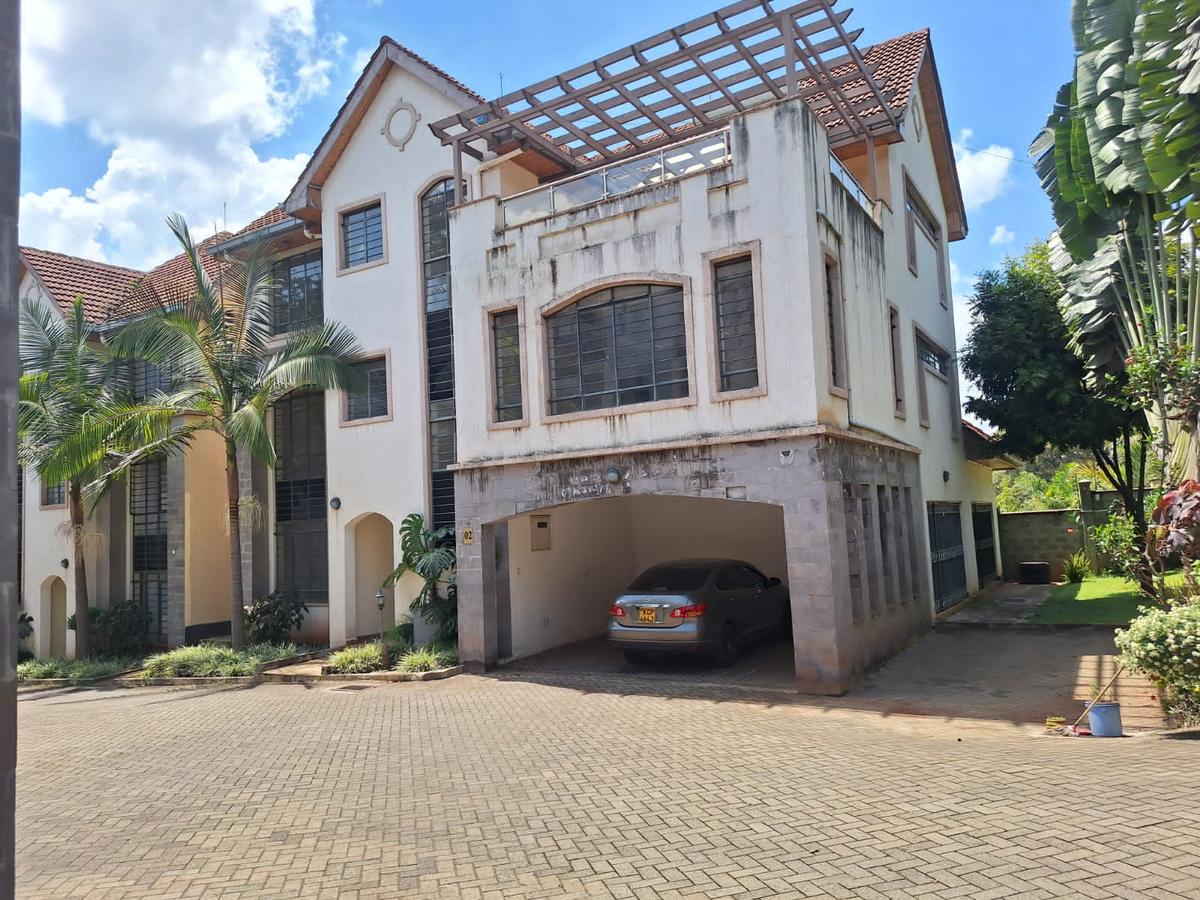 5 Bed Townhouse with En Suite in Lavington - 2