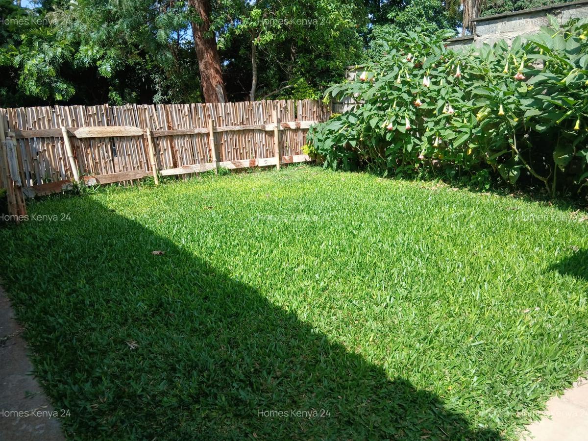 2 Bed House in Ridgeways - 11