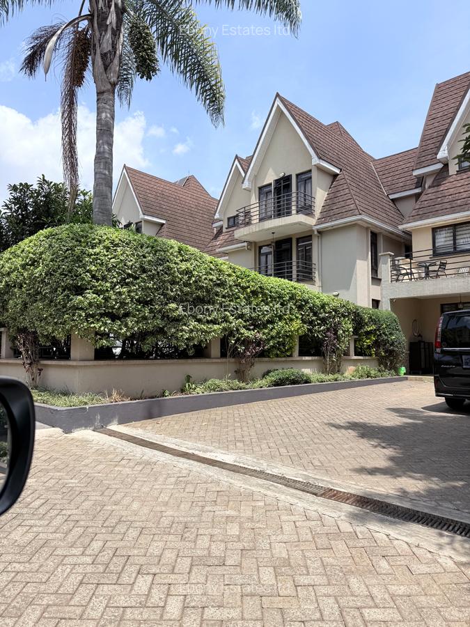 6 Bed Townhouse with En Suite in Lavington - 1