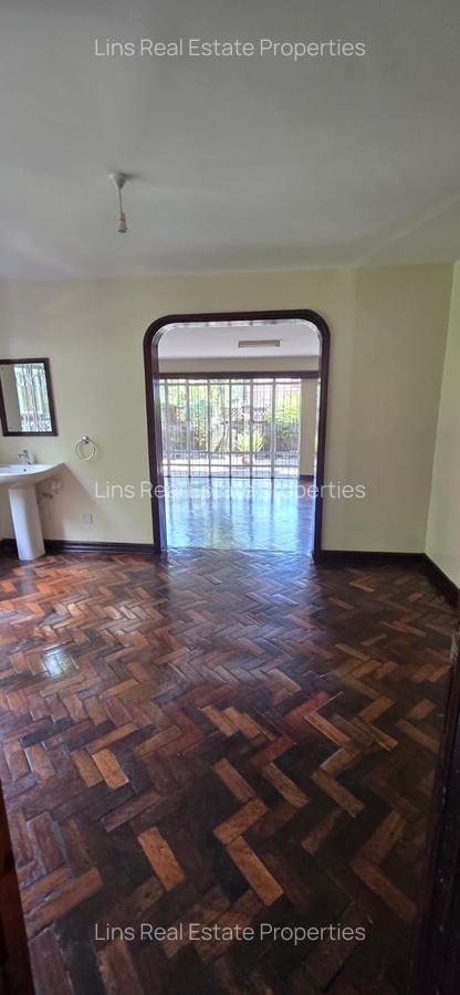 4 Bed Townhouse with En Suite in Lavington - 18
