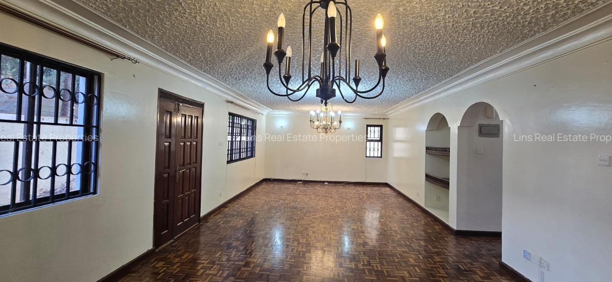 4 Bed Townhouse with En Suite in Lavington - 17