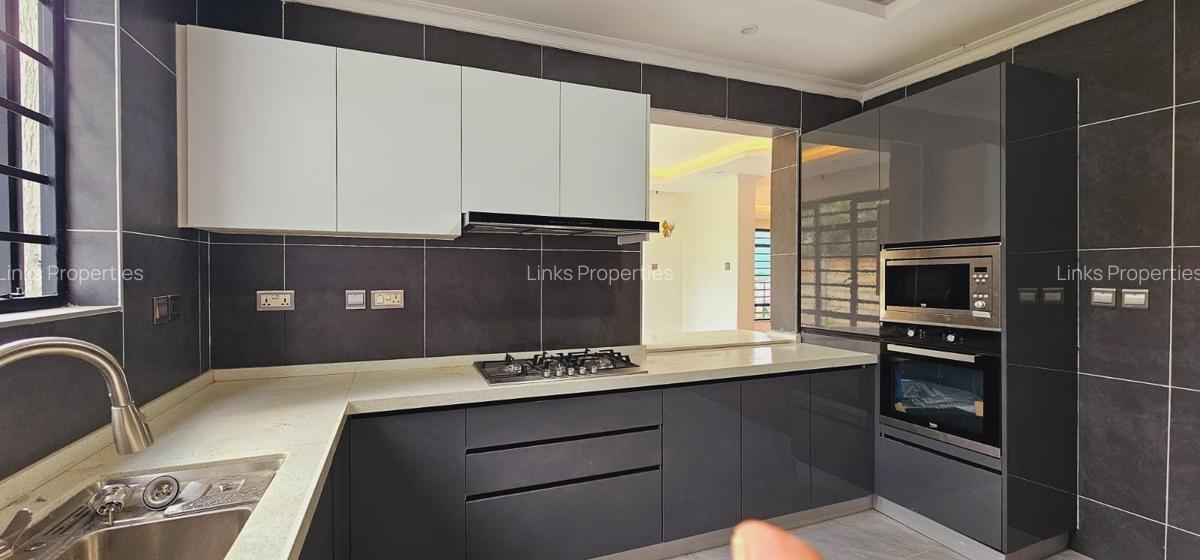 5 Bed Townhouse with En Suite at Kerarapon Road - 4