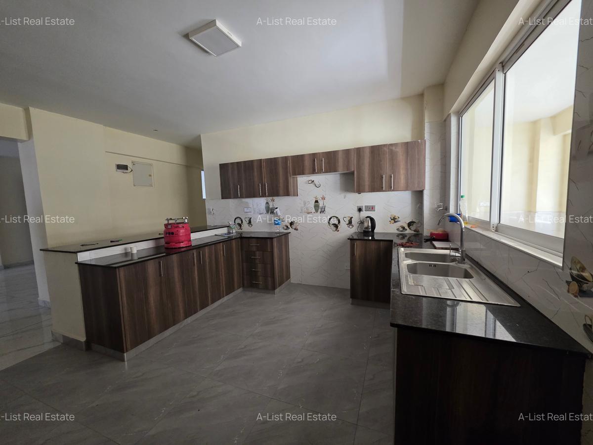 4 Bed Apartment with En Suite at 4Th Parklands - 5