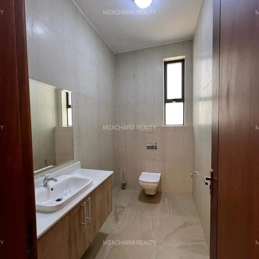 5 Bed Townhouse with En Suite in Lavington - 17