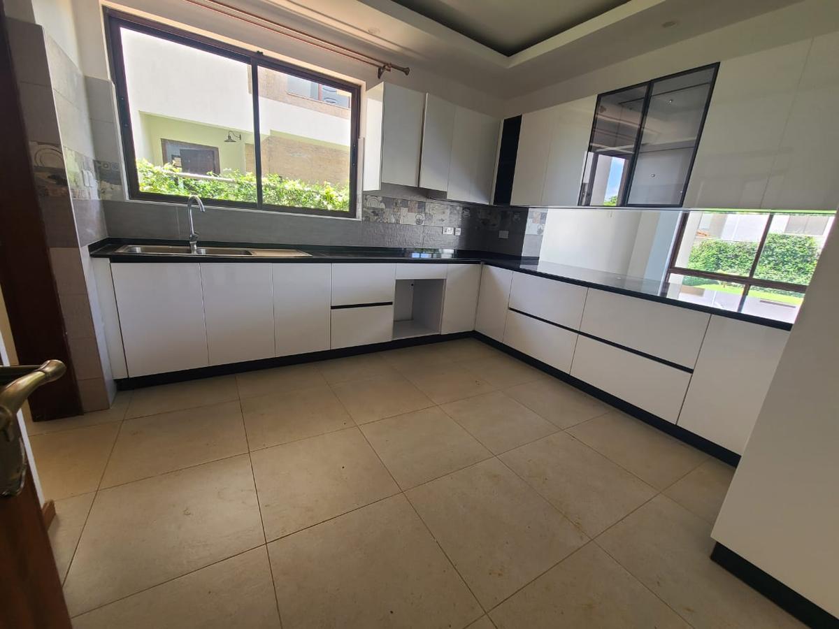 4 Bed Villa with En Suite in Runda - 2