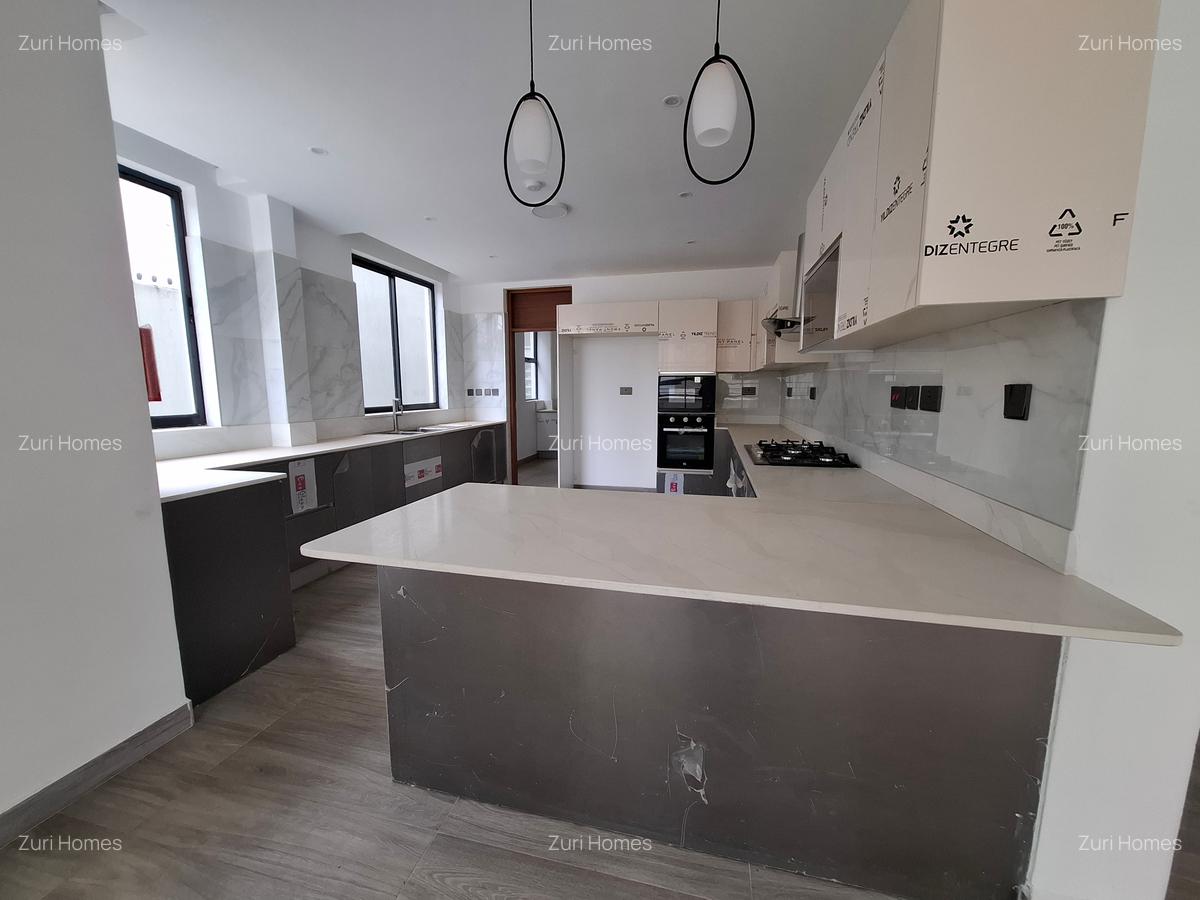 5 Bed Townhouse with En Suite in Lavington - 7