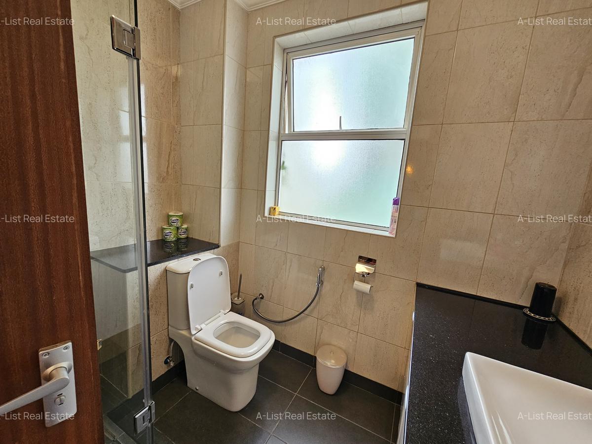 5 Bed Apartment with En Suite at Parklands - 17