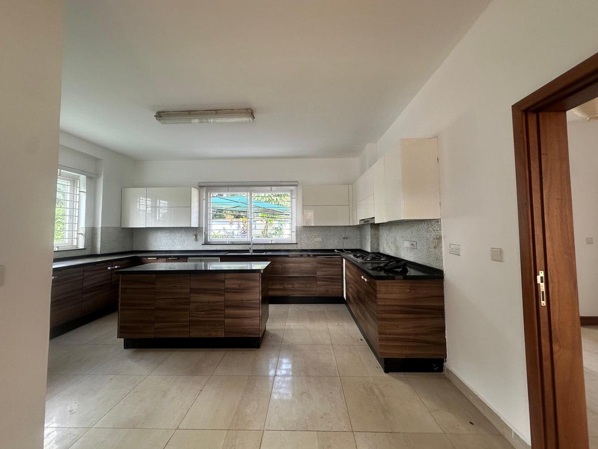 5 Bed Villa with En Suite at Lavington - 4
