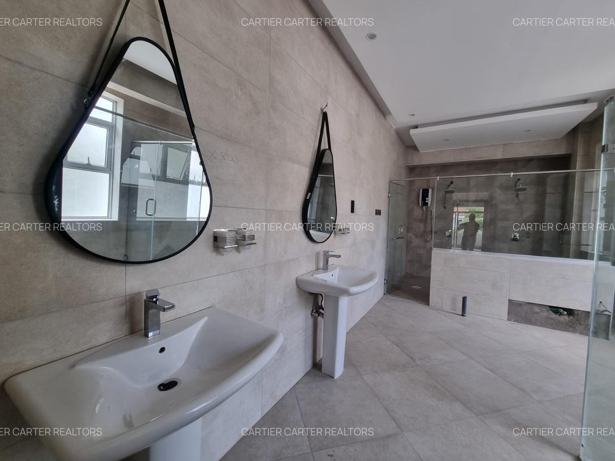 5 Bed House with En Suite in Runda - 17