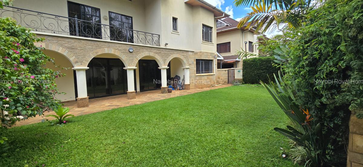 5 Bed Townhouse with En Suite at Lavington Green - 3