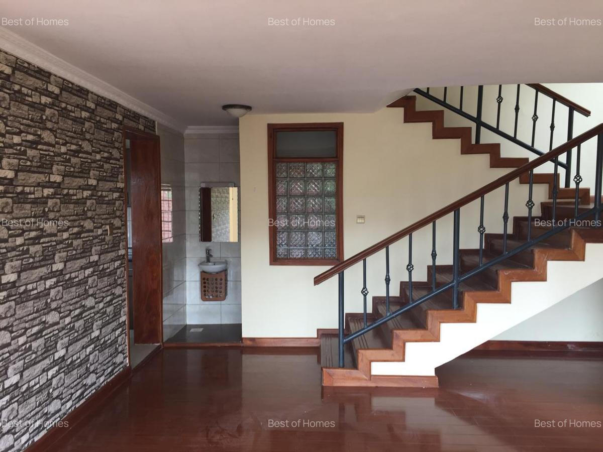 4 Bed Villa with En Suite in Redhill - 2