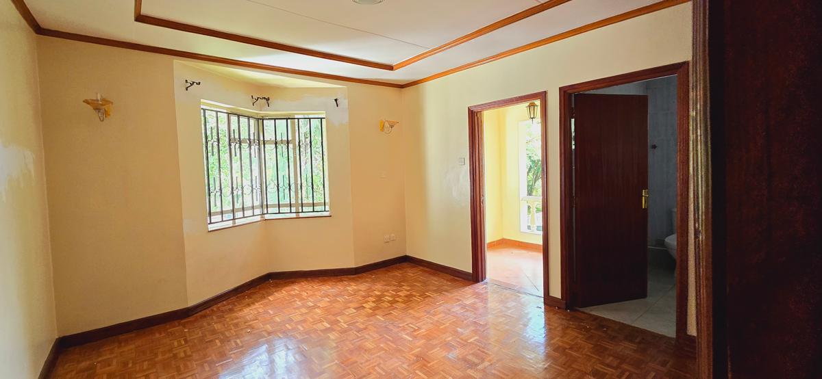 5 Bed Townhouse with En Suite at Lavington - 10