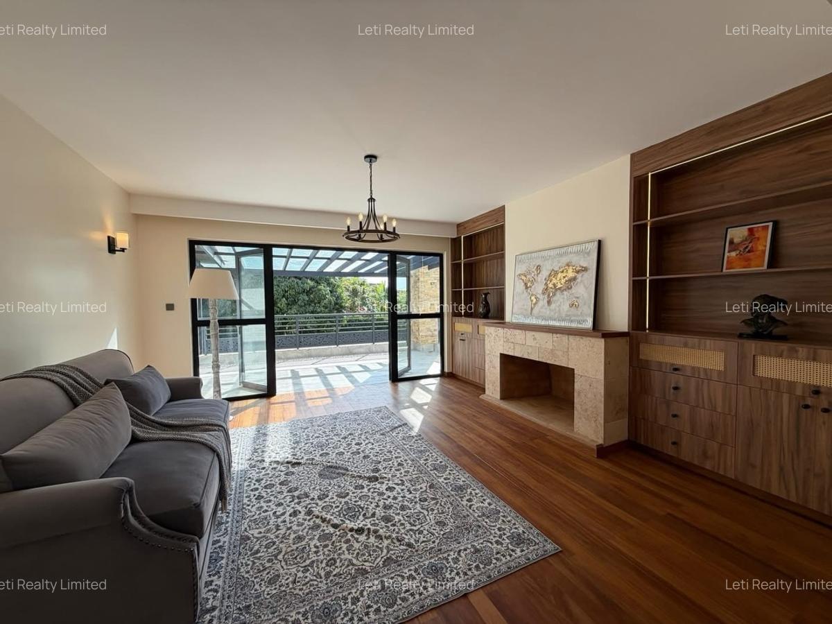 5 Bed House with En Suite in Runda - 4