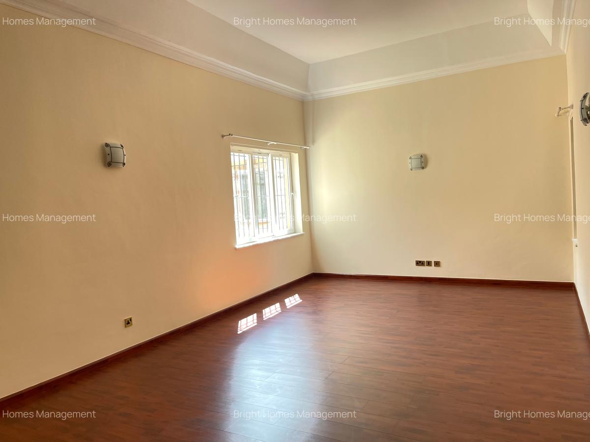 4 Bed Townhouse with En Suite in Westlands Area - 9