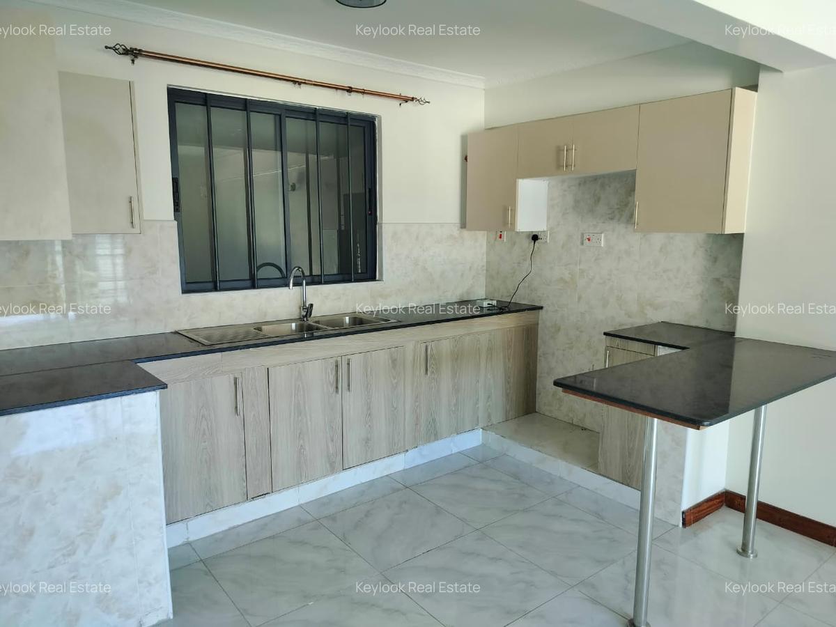 4 Bed Townhouse with En Suite at Lavington - 3