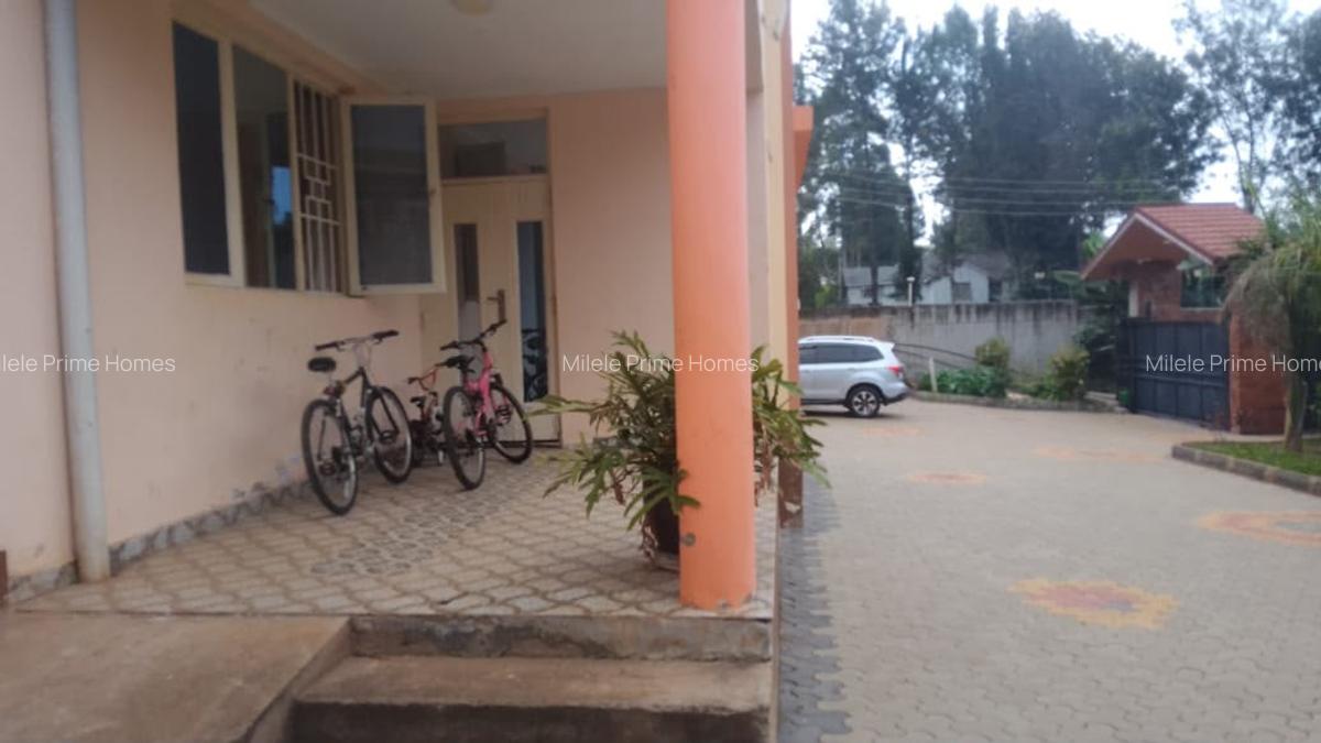 9 Bed House with En Suite at Kerarapon - 11