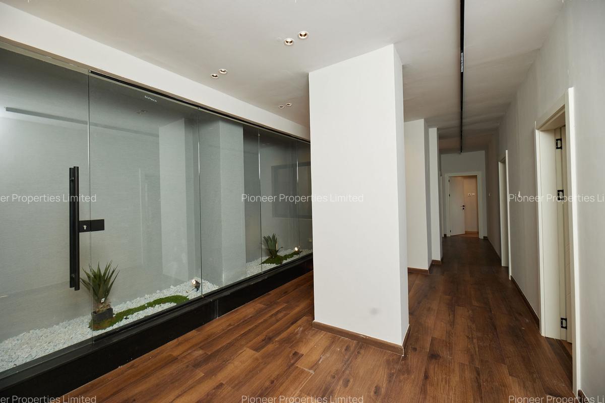 5 Bed House with En Suite at Elgeo Road - 3