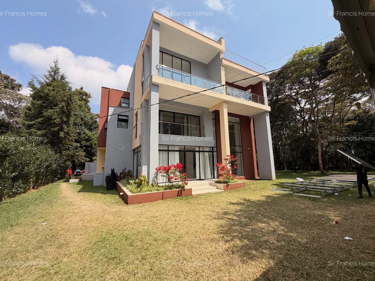5 Bed Villa with En Suite at Tree Lane - 1