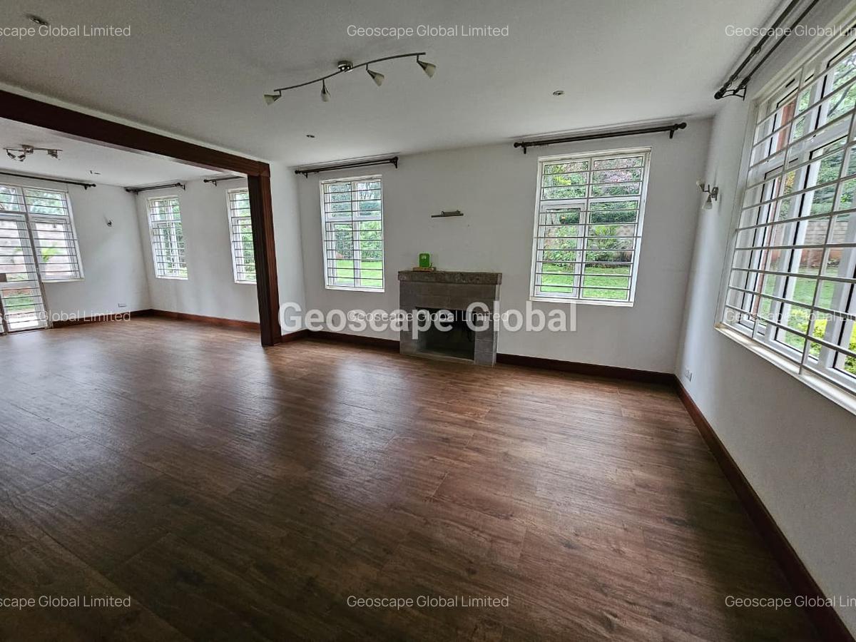 5 Bed House with En Suite in Rosslyn - 12
