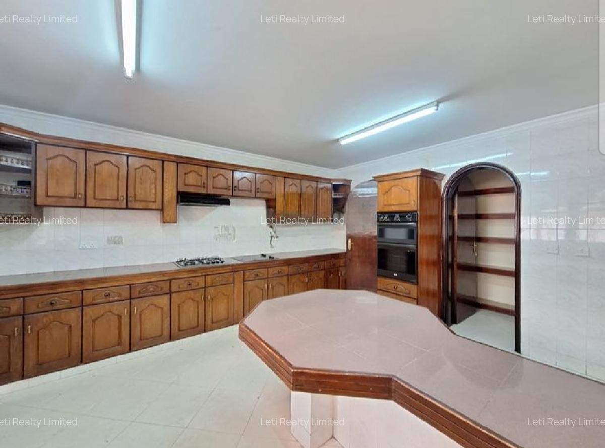 5 Bed Townhouse with En Suite in Riverside - 7